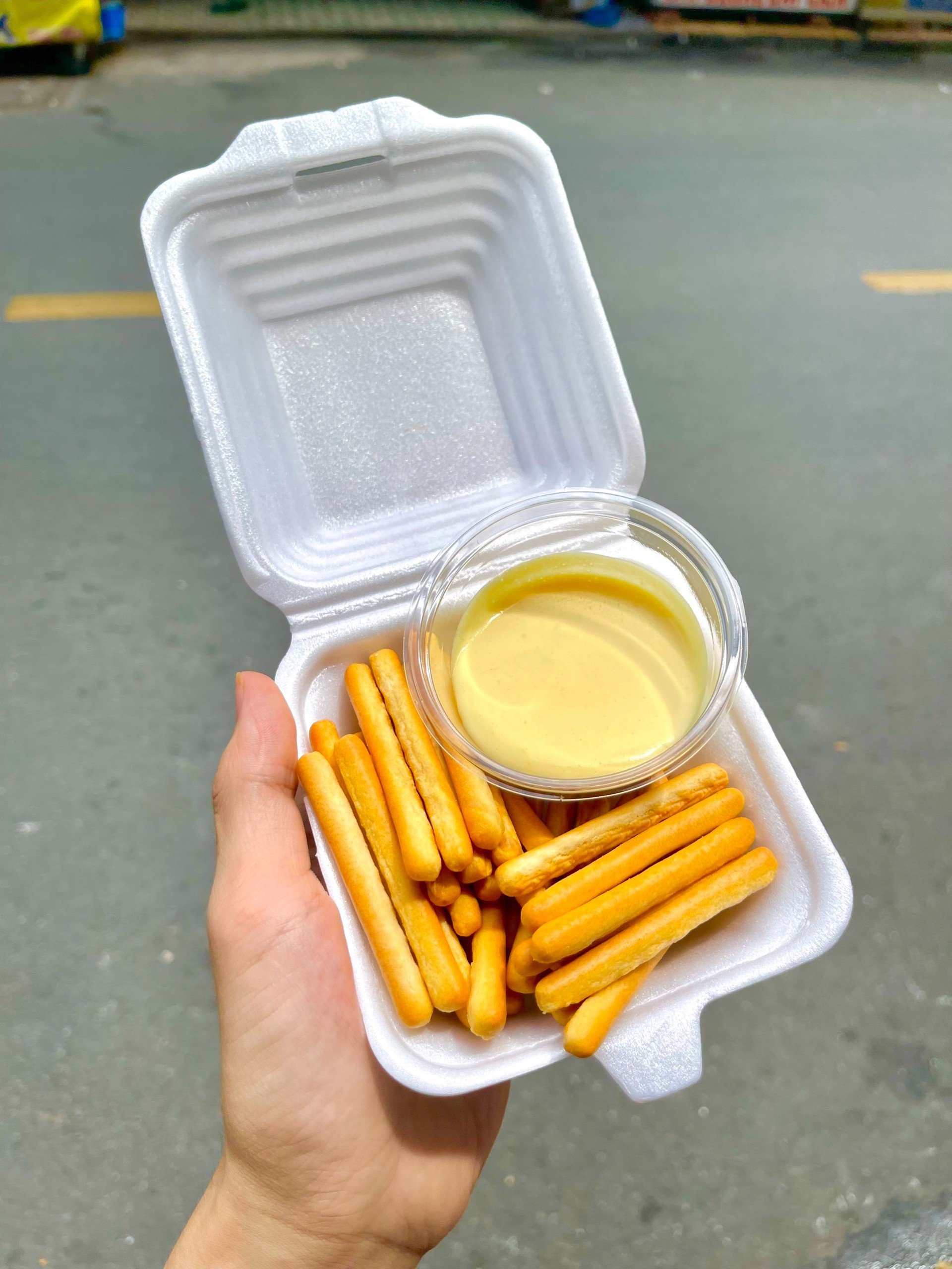 Bánh que bơ sốt kem trứng
